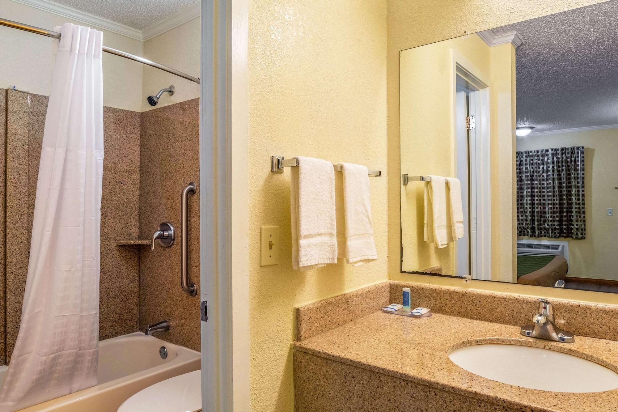 Rodeway Inn & Suites Fort Jackson Columbia Luaran gambar