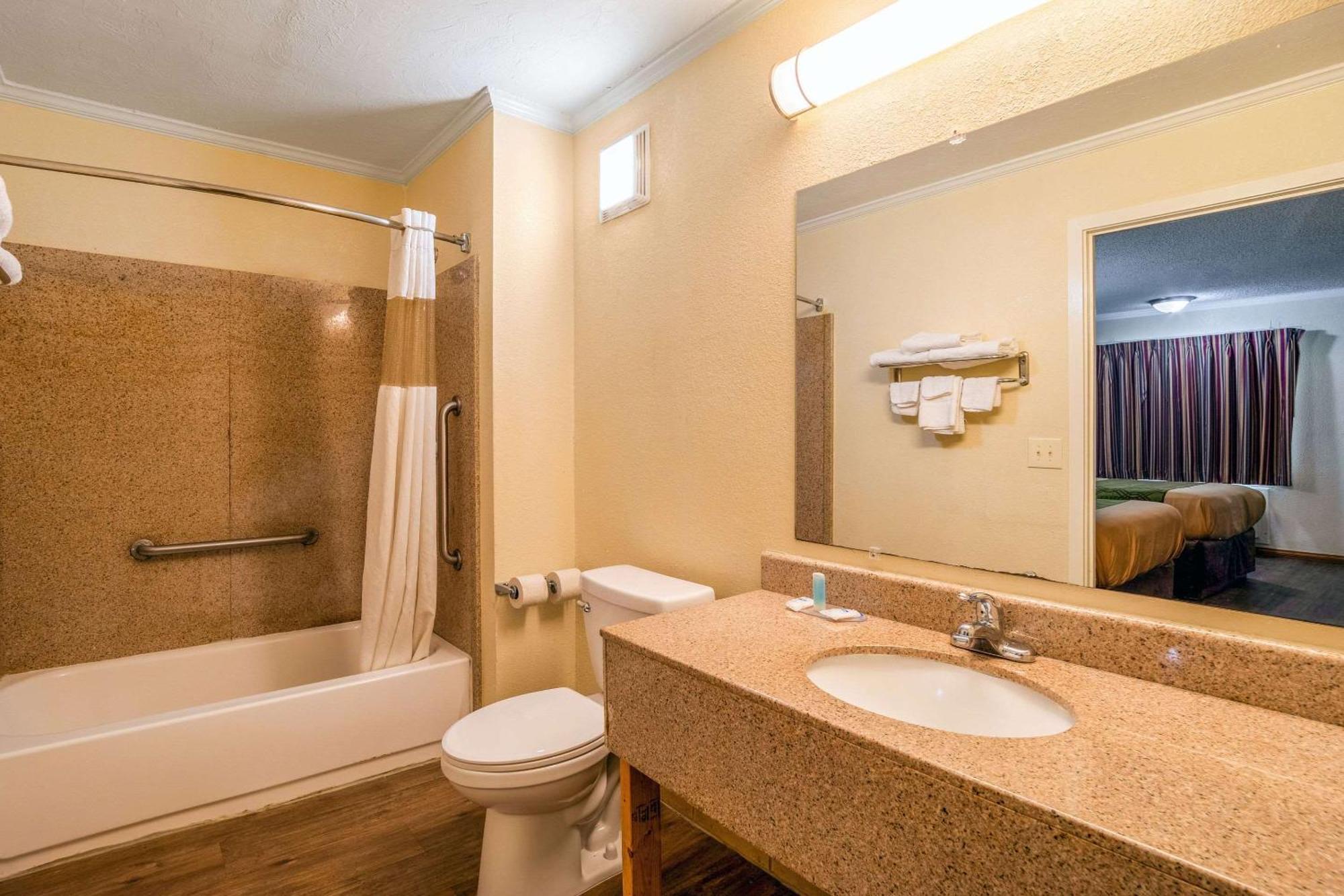Rodeway Inn & Suites Fort Jackson Columbia Luaran gambar