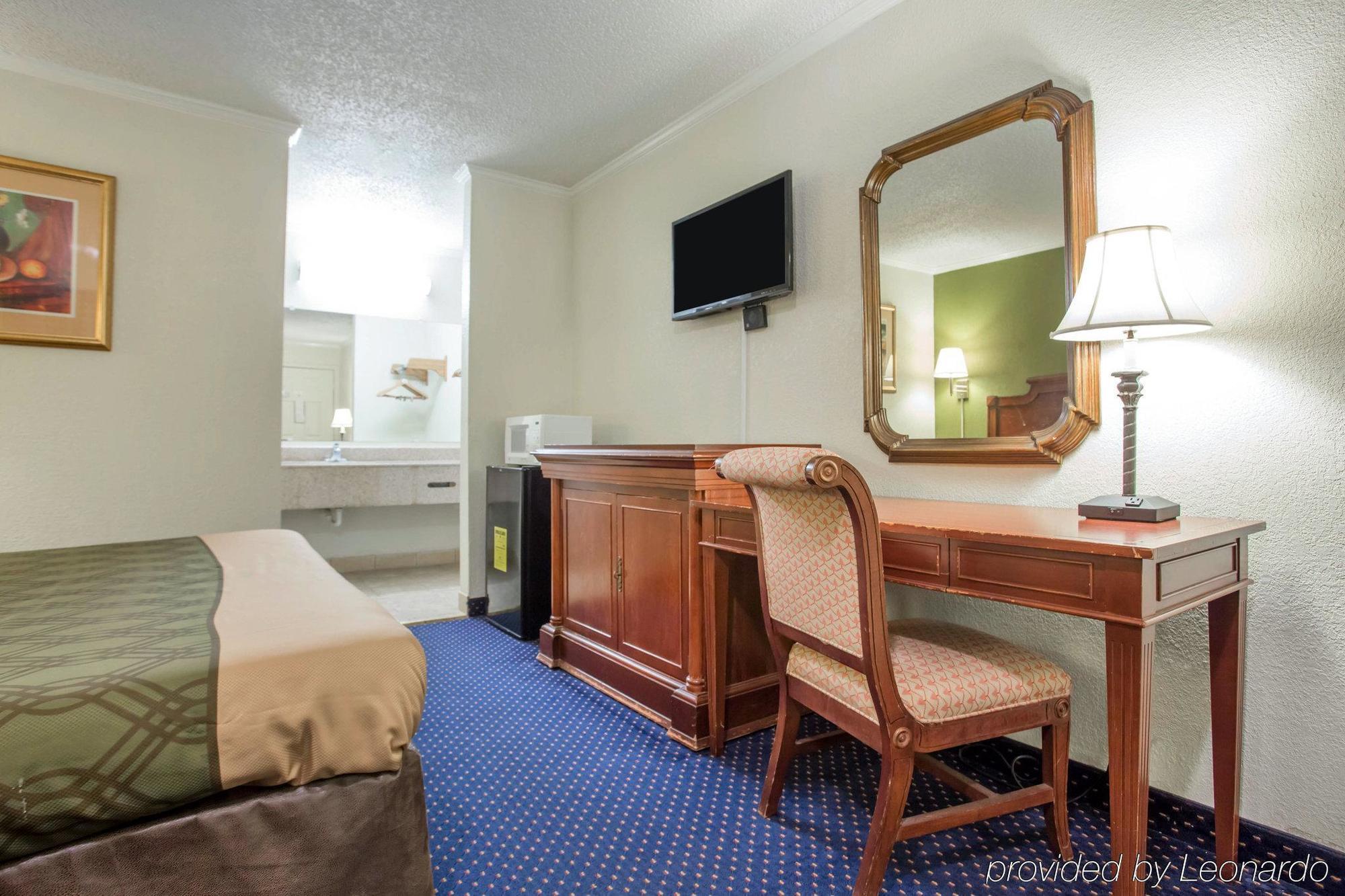 Rodeway Inn & Suites Fort Jackson Columbia Luaran gambar