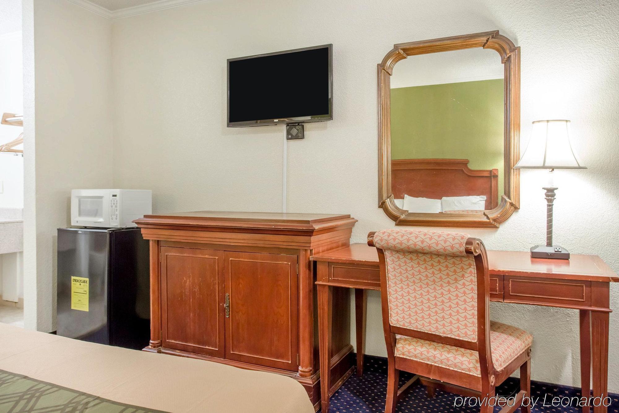 Rodeway Inn & Suites Fort Jackson Columbia Luaran gambar