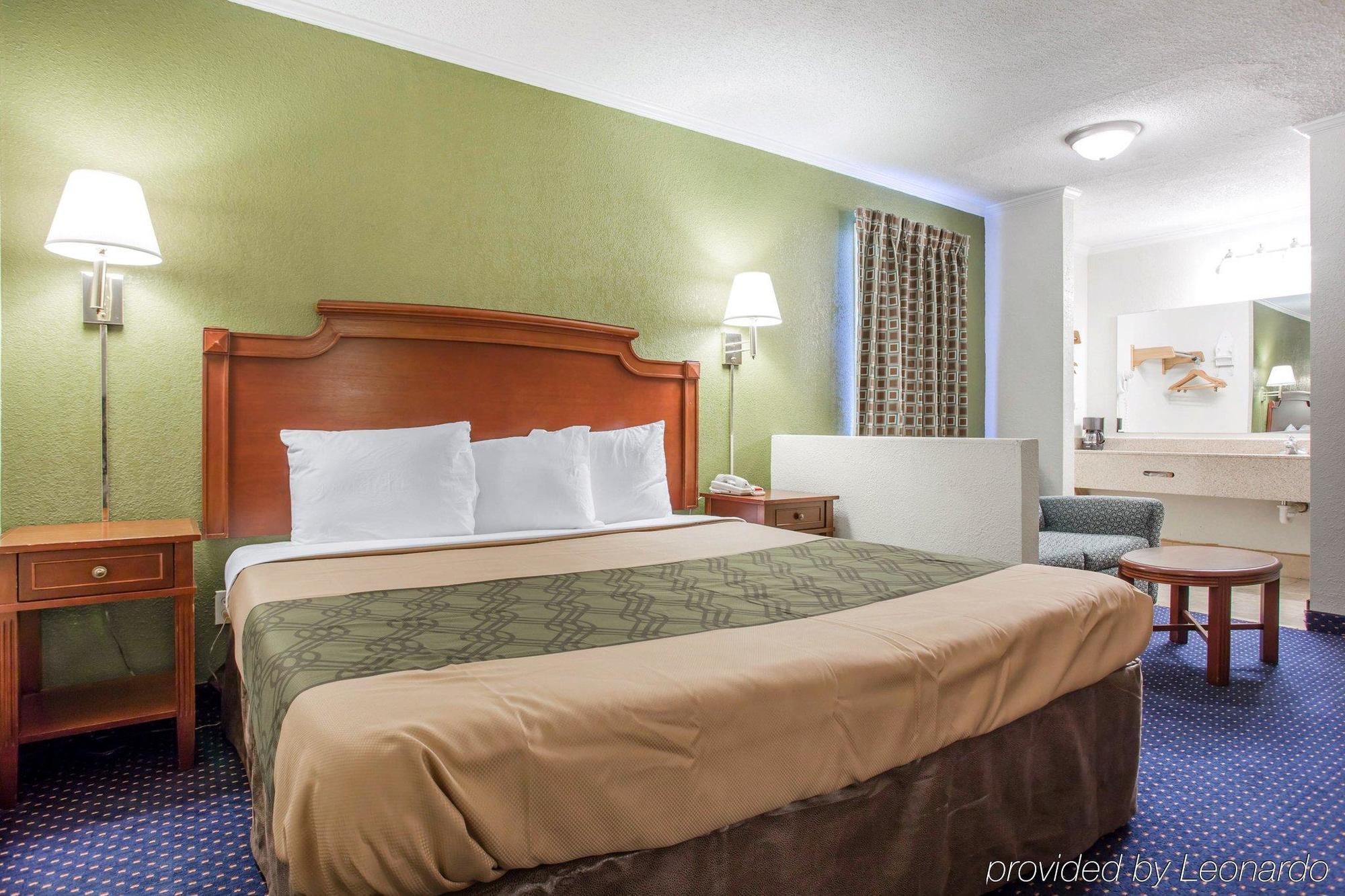 Rodeway Inn & Suites Fort Jackson Columbia Luaran gambar